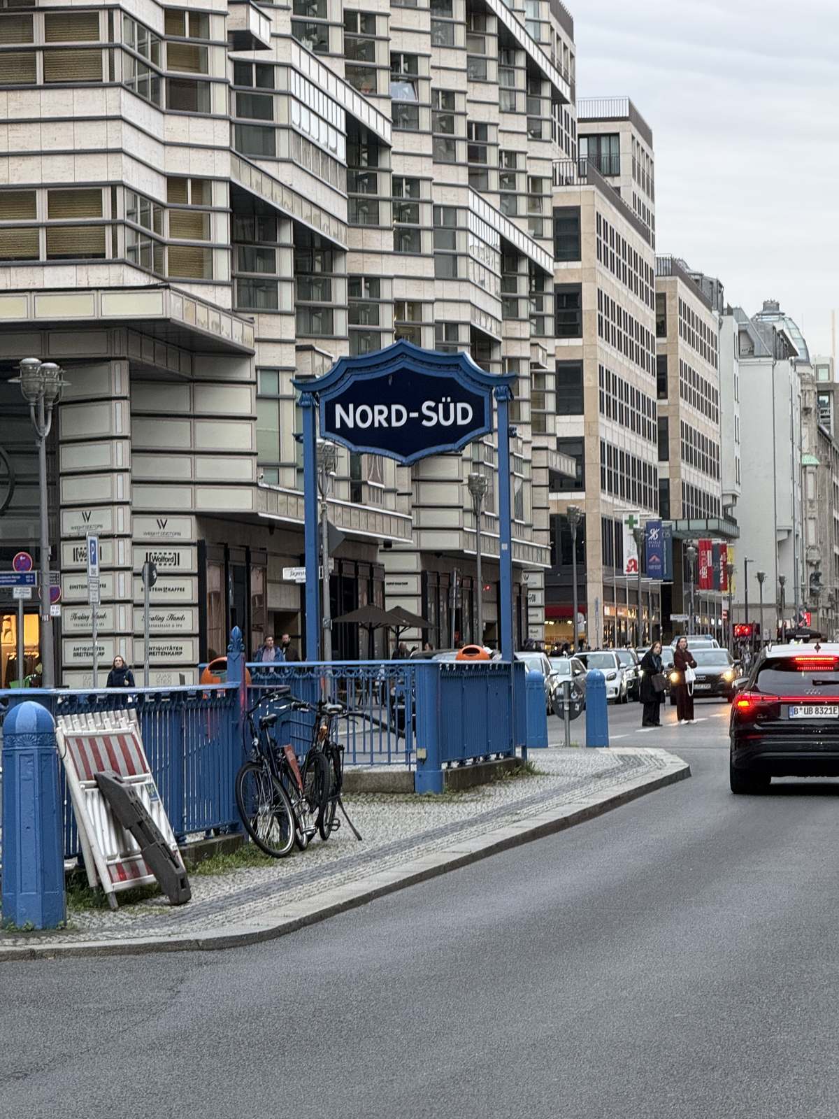 The Nord-Süd U-Bahn entrance sign on the street
