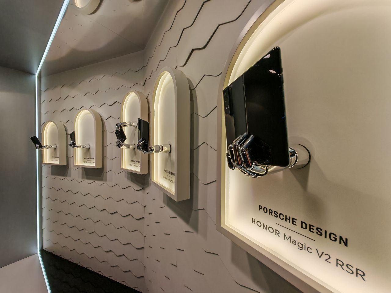 HONOR Magic V2 RSR Porsche Design on display