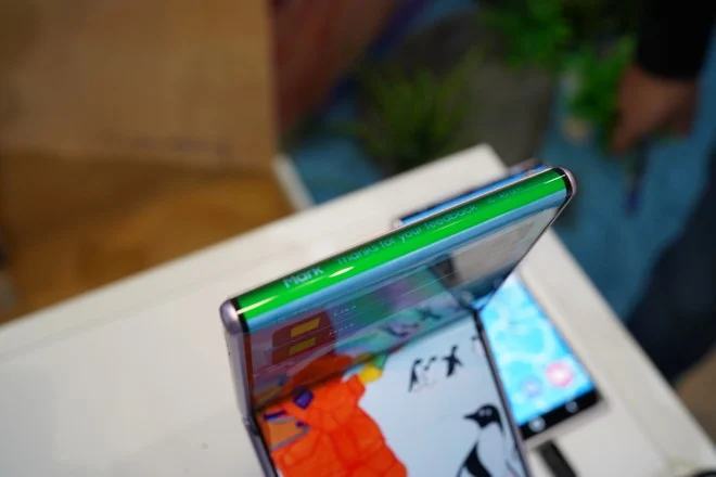 Samsung OLED Cling Band concept wrapping around a wrist