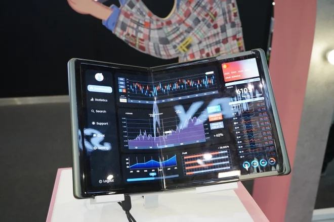 Samsung In and Out foldable display concept